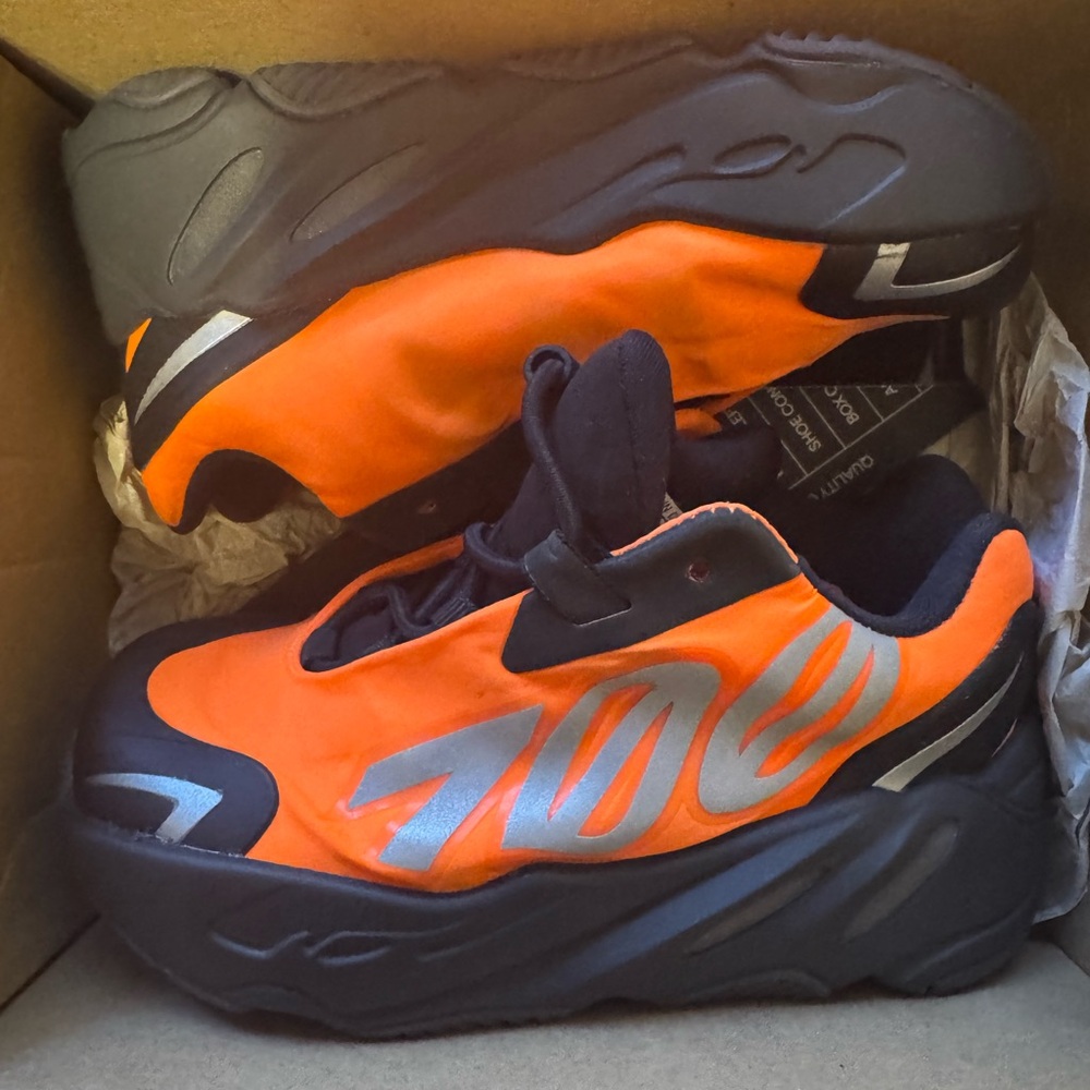 Yeezy - Picture 2 of 8